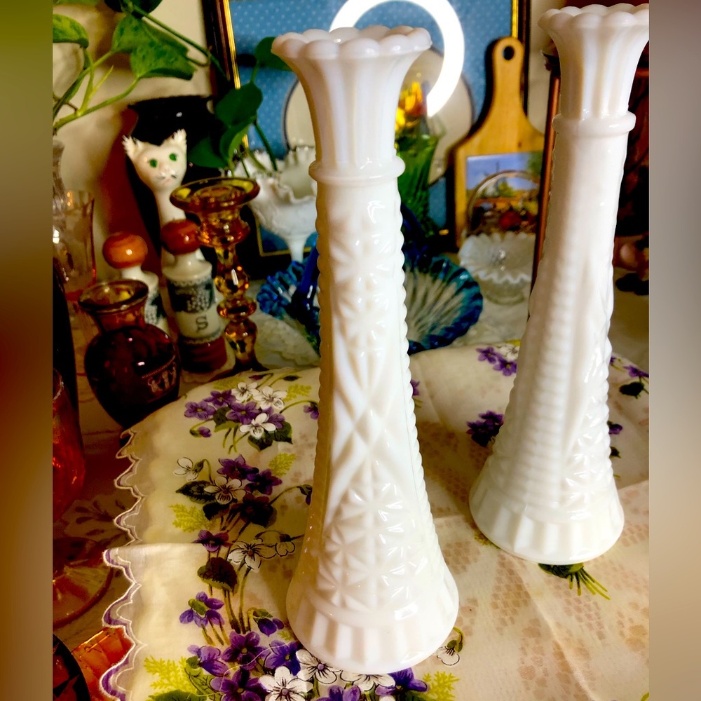 Vintage milk glass bud vases